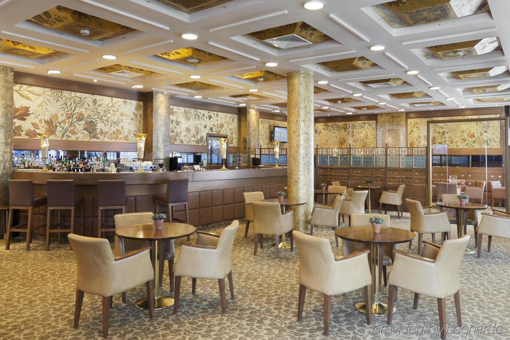 Attica Av, Airport W. By Ihg Athene