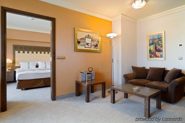 Attica Av, Airport W. By Ihg Athene